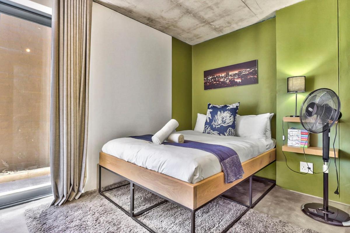 Apartment Unique With Work From Space! *