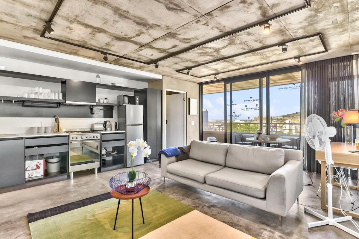Apartment Unique With Work From Space!
