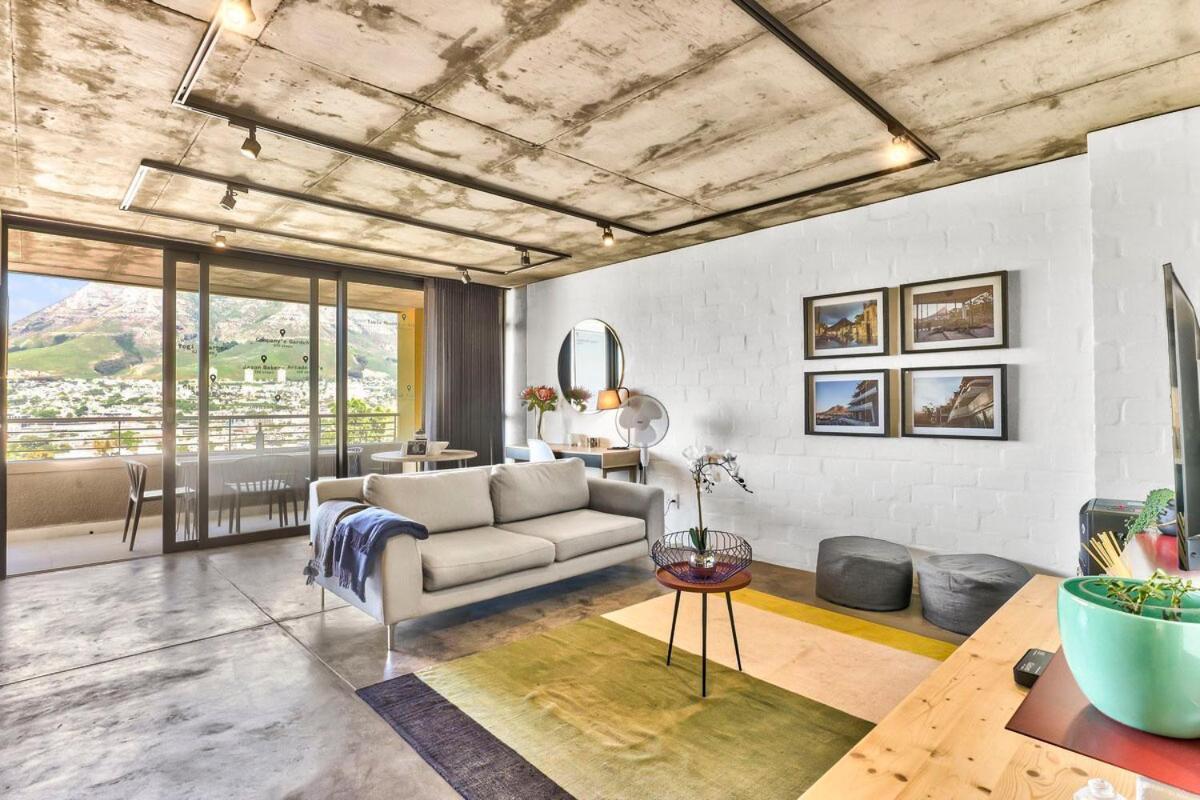 Apartment Unique With Work From Space!
