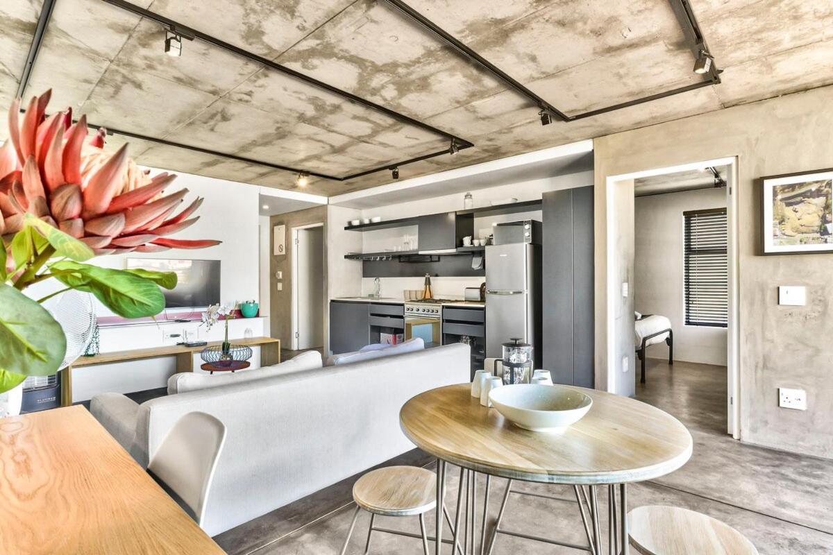 Unique With Work From Space! Apartment